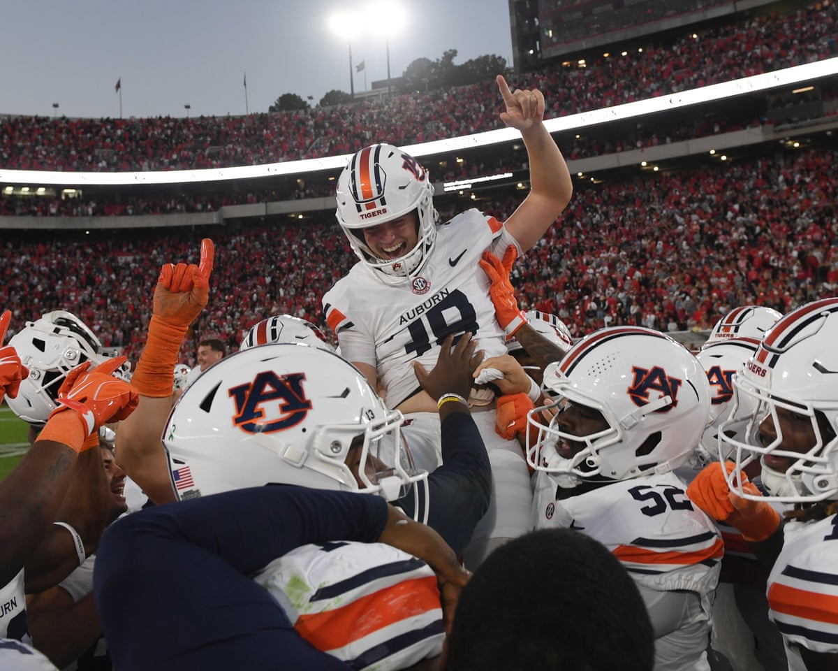 O Auburn surpreende o No 1 Georgia com um field goal no último suspiro enquanto equipes de topo caem em semanas consecutivas