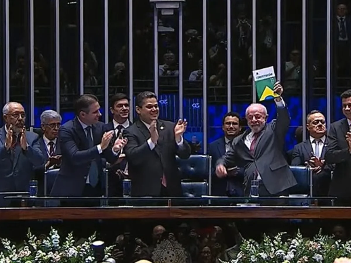 Alcolumbre celebra promulgação da PEC da 6x1: "Cumpri a minha palavra"
