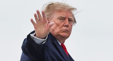 Trump diz que Irã sofrerá ‘grande ataque’ caso seja responsável por atentado a faca em voo