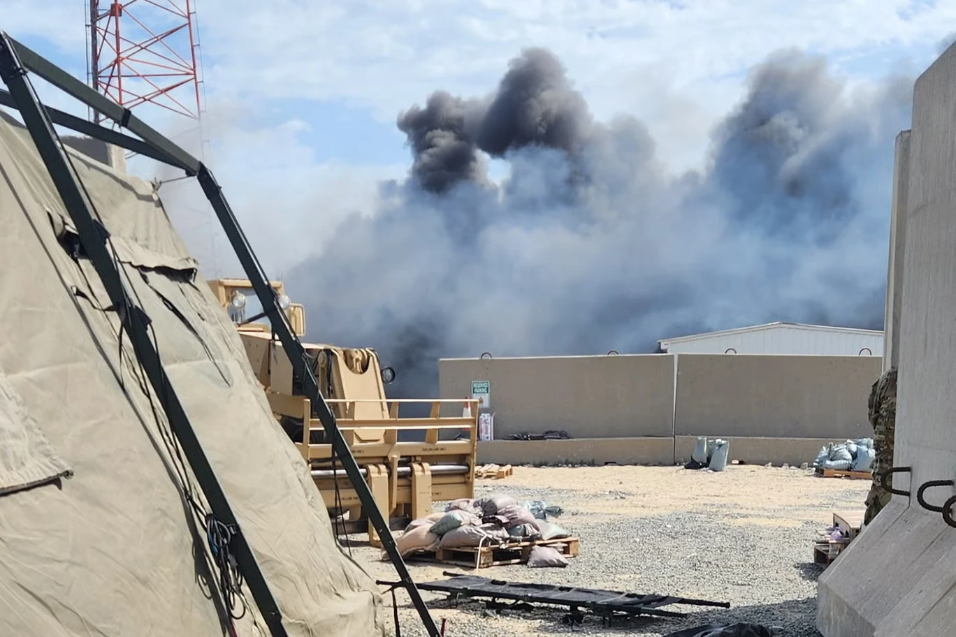 A Arábia Saudita condena os ataques contínuos dos Houthis e reafirma o direito de se defender