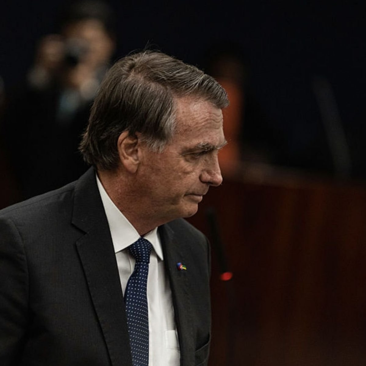 Jair Bolsonaro teve taquicardia e dificuldade para respirar na última semana, diz boletim médico