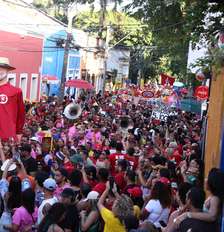 Apoiadores de Lula (PT) se reúnem em ato em Olinda (PE) com agremiações de frevo Foto: Pedro de Paula/Código19/Estadão Conteúdo