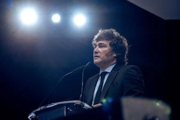 Milei volta a chamar Lula de "ladrão" e dá apoio a Flávio: "Esperanças"