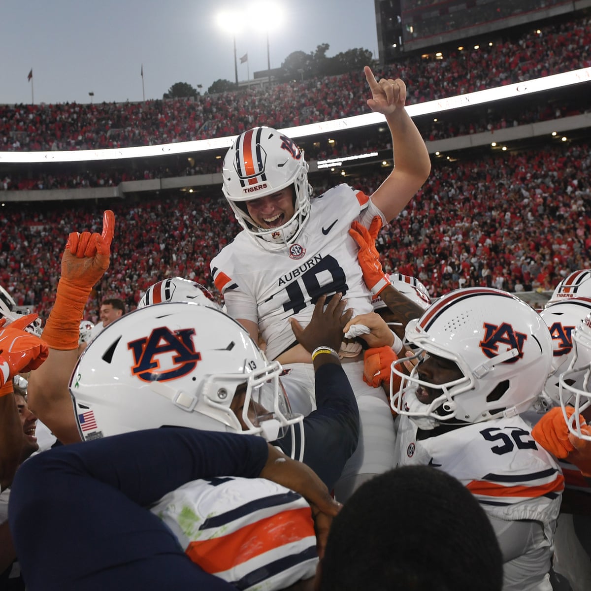 O Auburn surpreende o No 1 Georgia com um field goal no último suspiro enquanto equipes de topo caem em semanas consecutivas