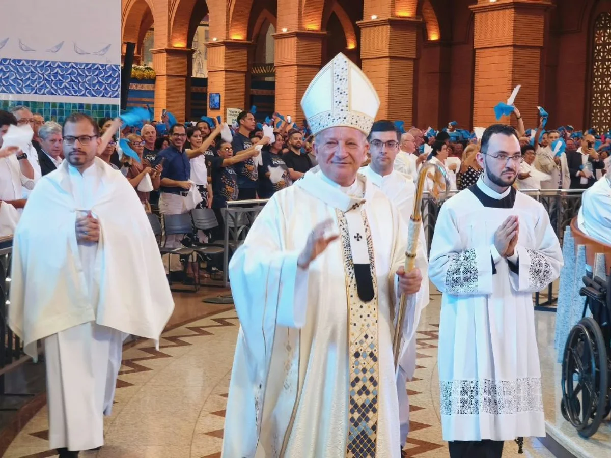 Em missa em Aparecida, arcebispo fala em "não odiar quem pensa diferente"