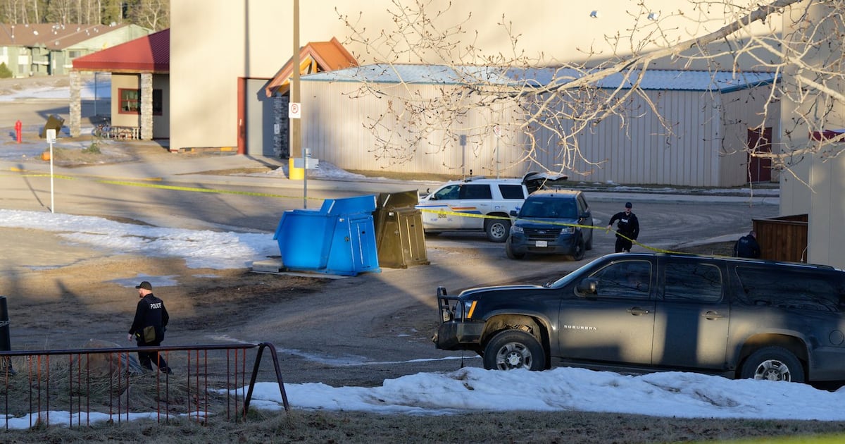 Novas exigências para proibir o rifle SKS surgiram após o FBI divulgar detalhes sobre a matança em massa de Tumbler Ridge