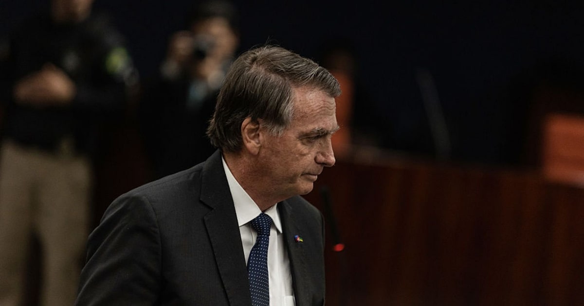 Jair Bolsonaro teve taquicardia e dificuldade para respirar na última semana, diz boletim médico