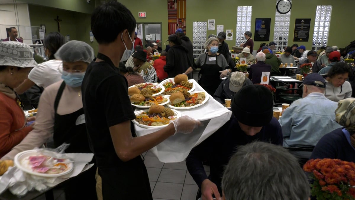 ‘We care for them’: Thanksgiving meals served to hungry around Toronto