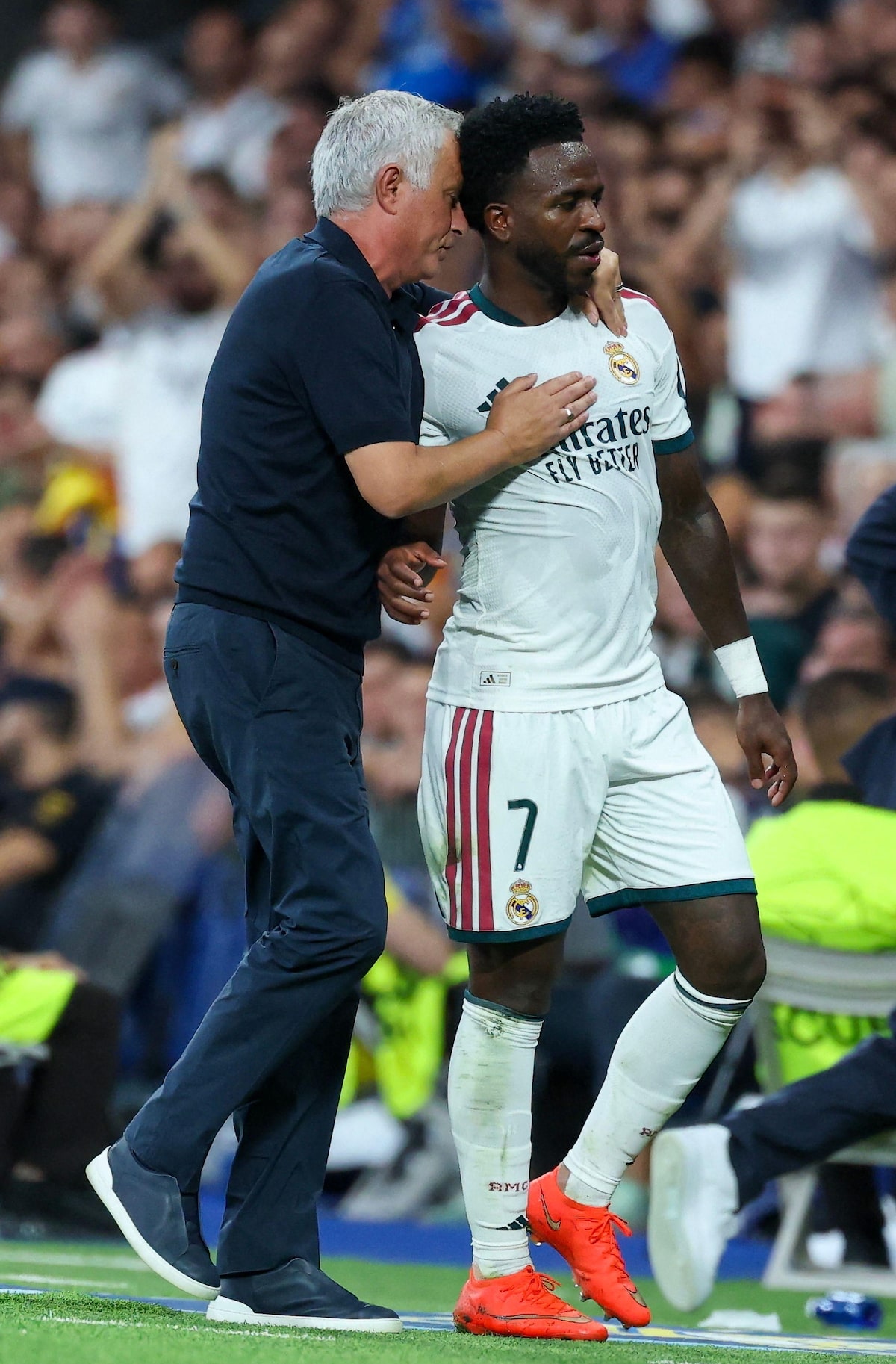 Mourinho defende Vini Jr. no Real: ‘No lugar dele, eu teria forçado uma transferência’