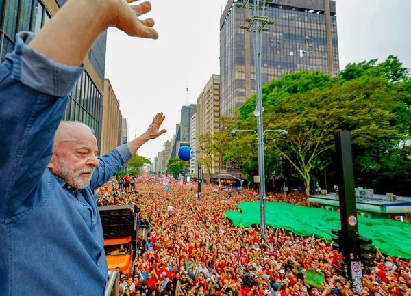 Campanha avalia que atos dão fôlego a Lula e aposta na 6x1 para furar bolha