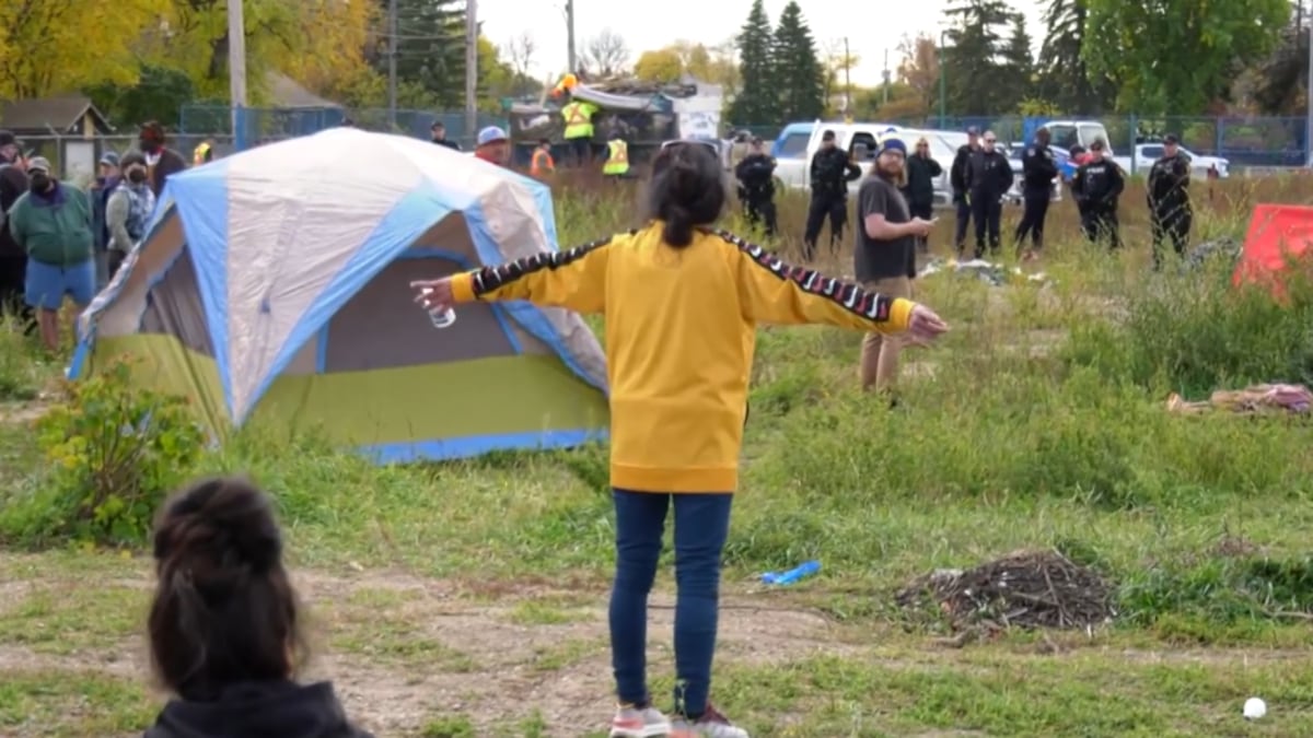 ‘Drugs and sex trafficking happening there’: City begins clearing Saskatoon encampment