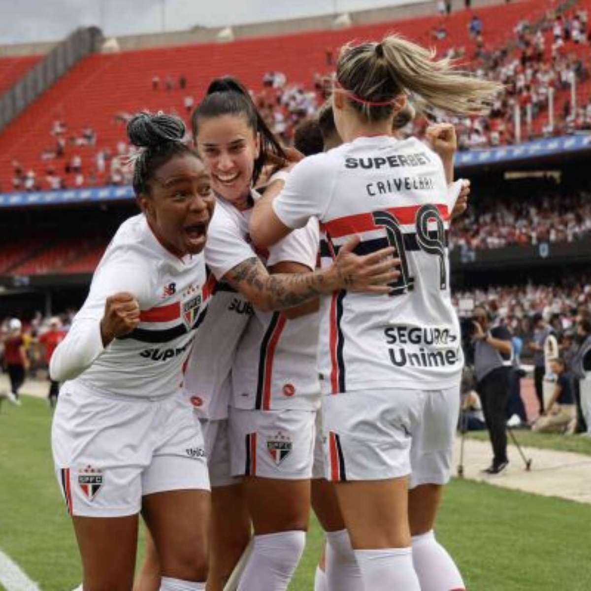 São Paulo bate o Corinthians, faz história e conquista título inédito no Brasileirão Feminino