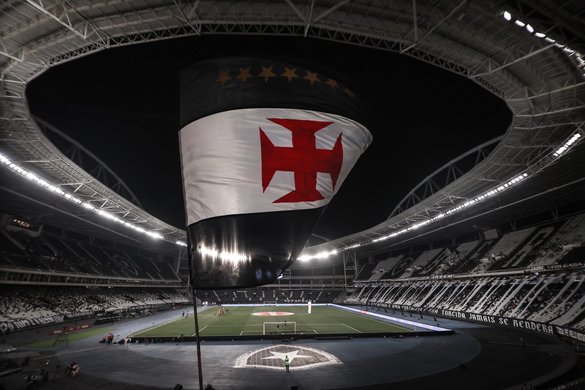 Vasco abre venda de ingressos para jogo contra o Flamengo no Nilton Santos e indica público 90/10