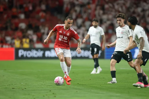 Internacional vence e impõe 7º revés seguido do Corinthians no Brasileirão - destaque galeria